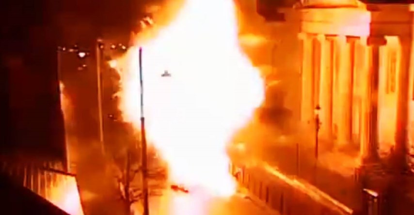 VIDEO Snimka trenutka eksplozije auto bombe u Sjevernoj Irskoj